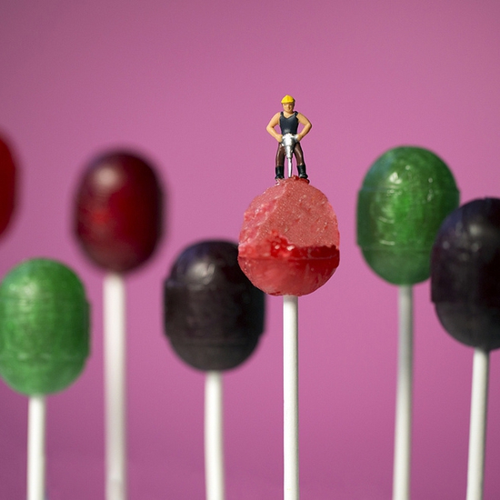 Christopher Boffoli: Blowpop Jackhammer, 2013, Archival pigment ink print on metallic paper
