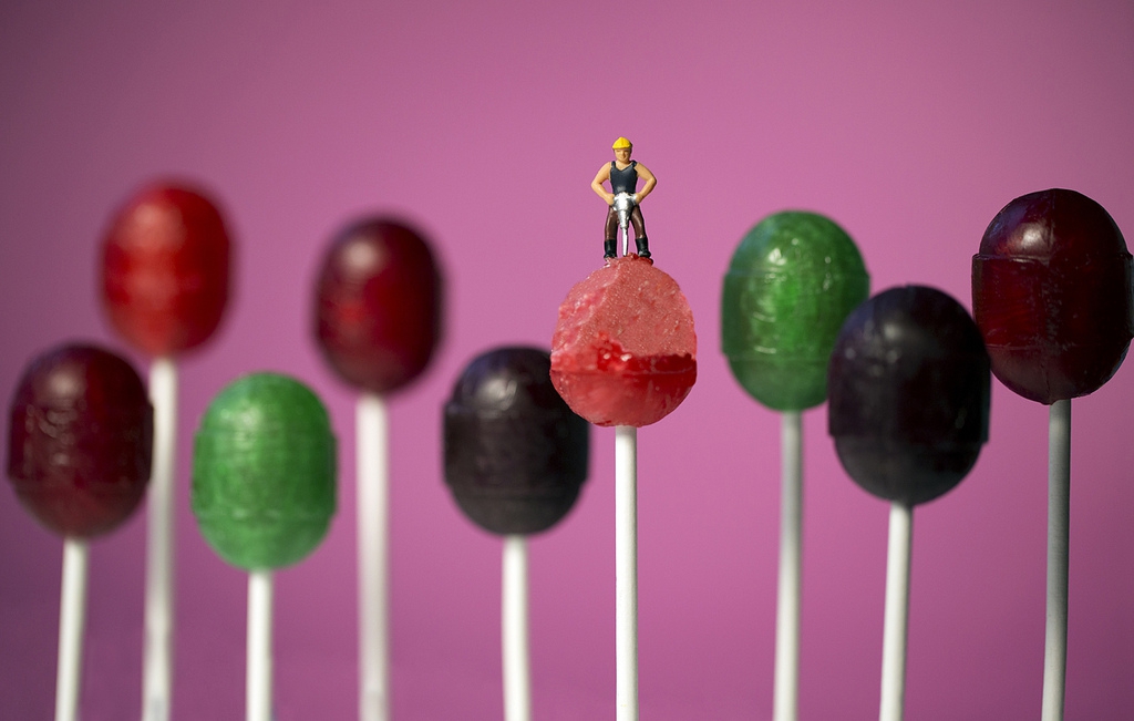 Christopher Boffoli: Blowpop Jackhammer, 2013, Archival pigment ink print on metallic paper