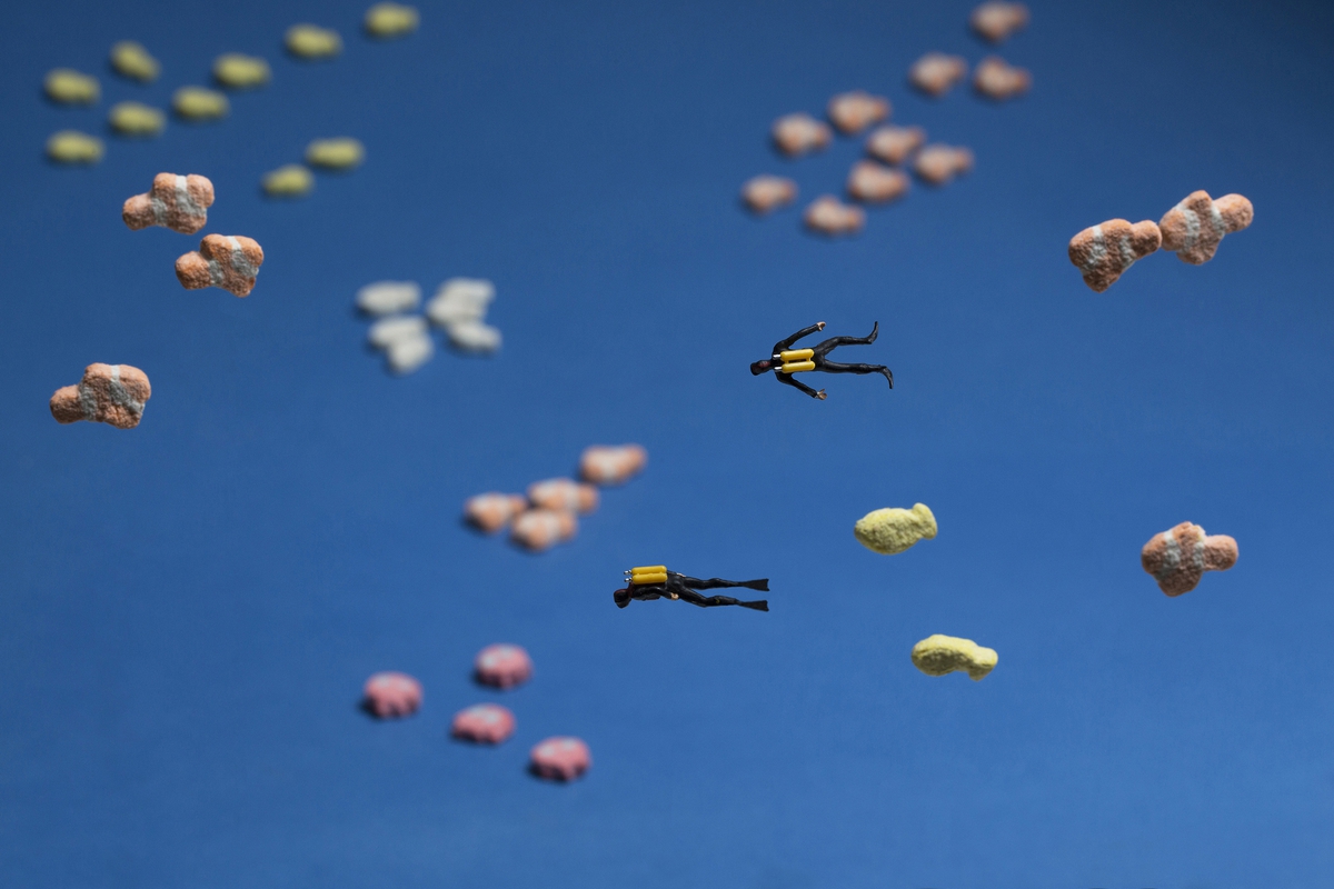 Christopher Boffoli: Cereal Marshmallow Divers, 2012, Archival pigment print on metallic paper, 24 x 36 inches and in other various sizes