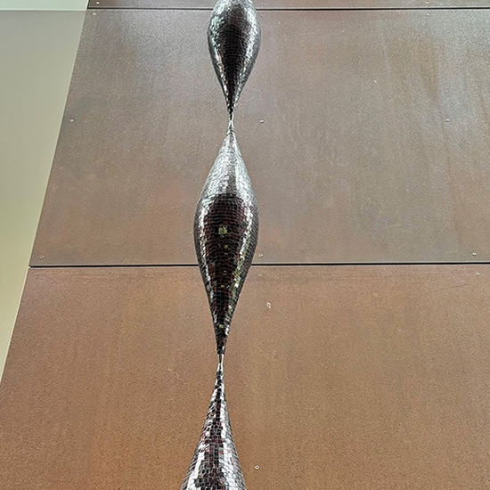 Ann Gardner: Heartline, 2007, Glass mosaic, concrete, and steel, 180 x 6 x 6 inches (each element 30 x 6 x 6")
