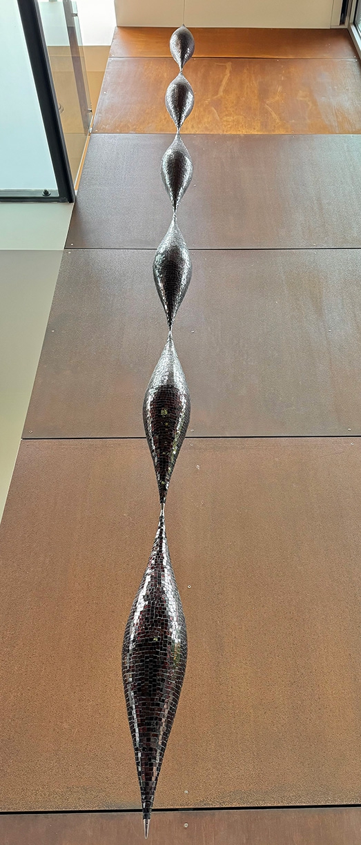 Ann Gardner: Heartline, 2007, Glass mosaic, concrete, and steel, 180 x 6 x 6 inches (each element 30 x 6 x 6")