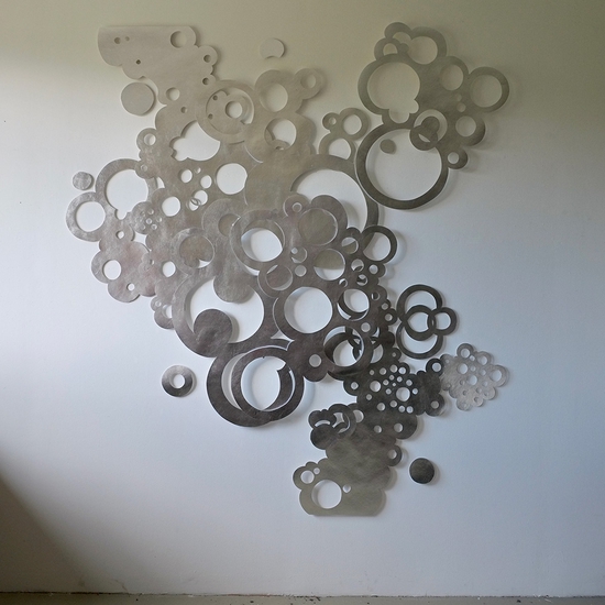 Installation of "Dschinn (#2122A)" on a white wall