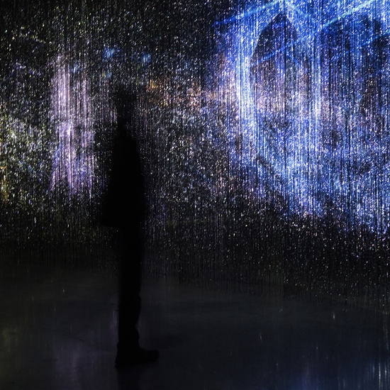 Maja Petric, installation artist, technology, light art