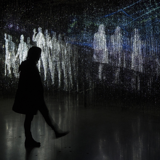 Maja Petric, installation artist, technology, light art