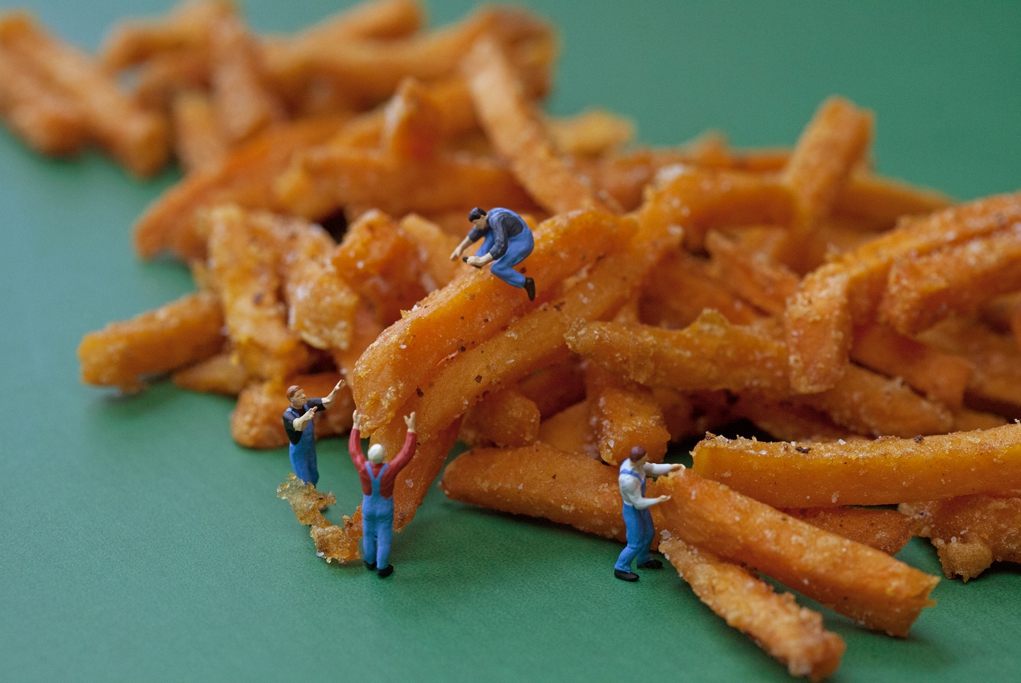 Christopher Boffoli: Frite Thieves, Archival pigment ink print on metallic paper
