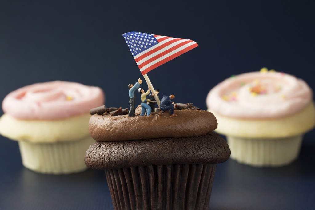Christopher Boffoli: Iwo Cupcake, 2012, Archival pigment ink print on metallic paper, available in various sizes
